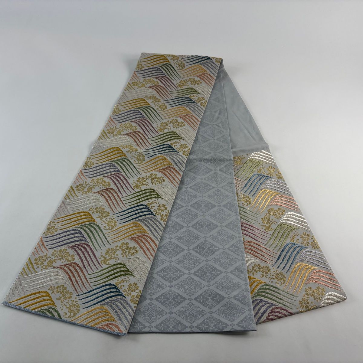 美品】 袋帯 名品 波 桜 金糸 唐織 灰緑 六通 正絹 【中古】 - メルカリ