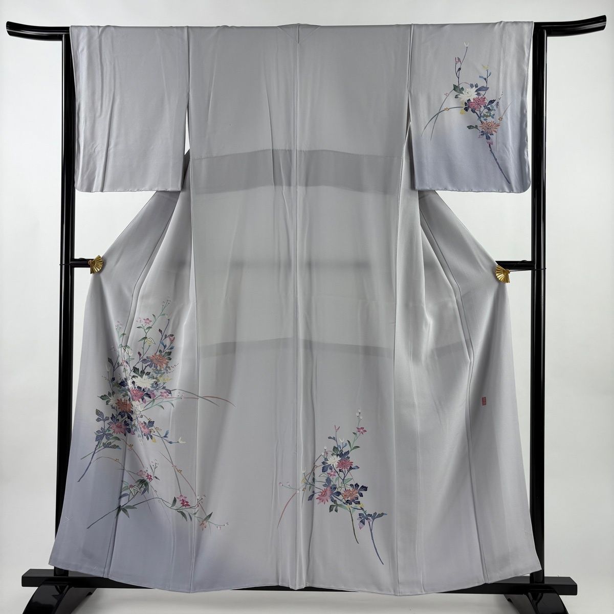付下げ 身丈158.5cm 裄丈64cm M 袷 岡本幸治 落款 菊 草花 灰色