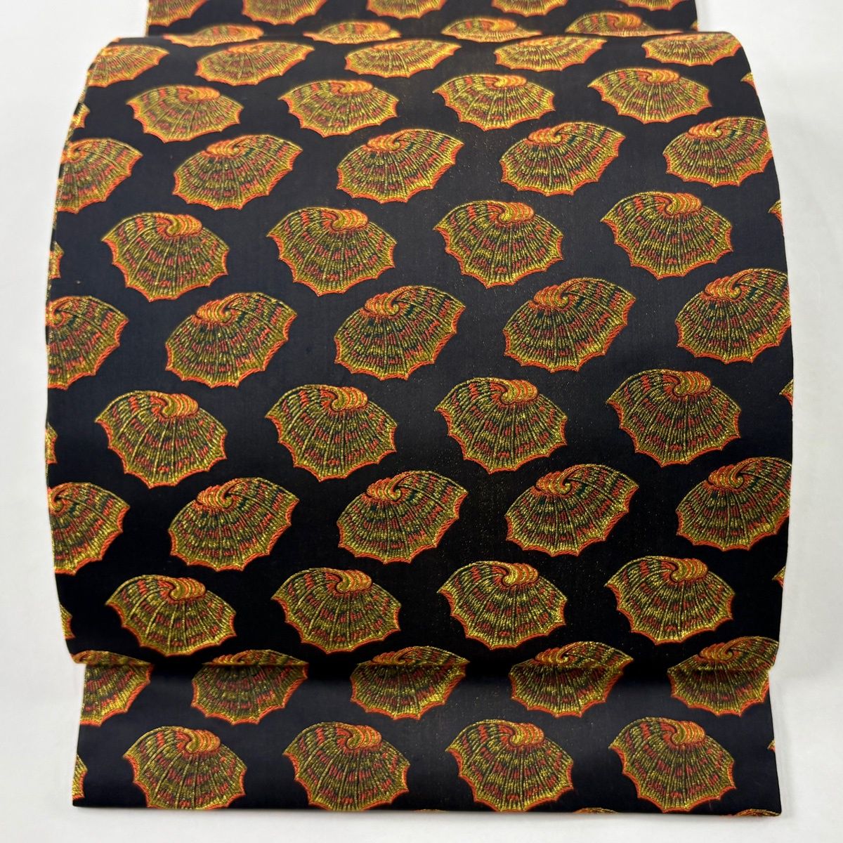 美品】 開き名古屋帯 逸品 龍村美術織物 彩貝 金糸 黒 正絹 【中古