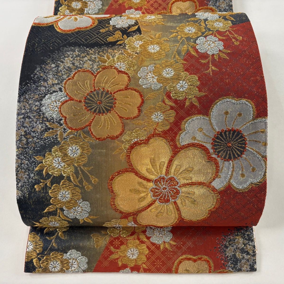 袋帯 美品 秀品 桜 花びら 墨色 全通 正絹 【中古】