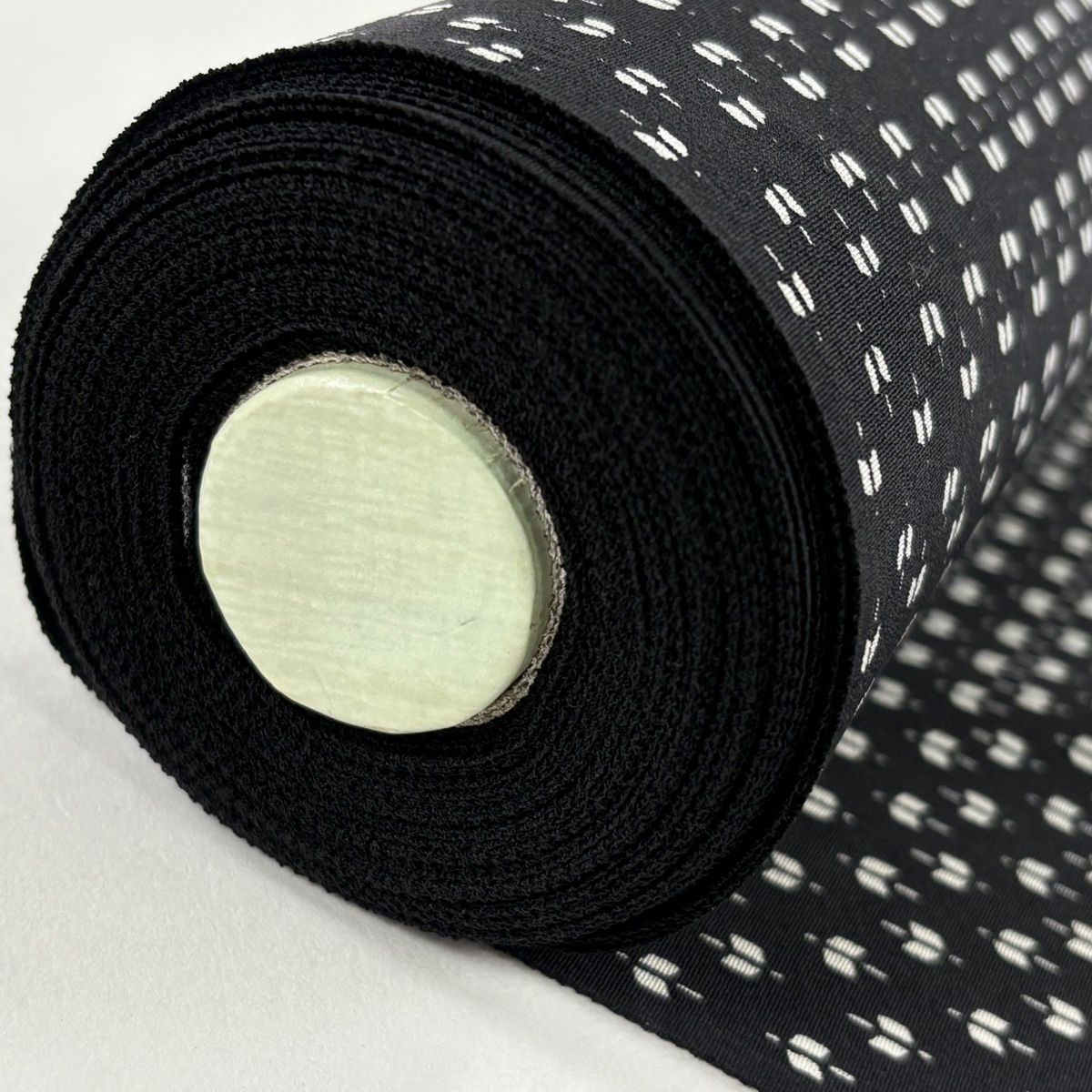 反物 秀品 小紋 幾何学模様 黒 正絹 【中古】 - メルカリ