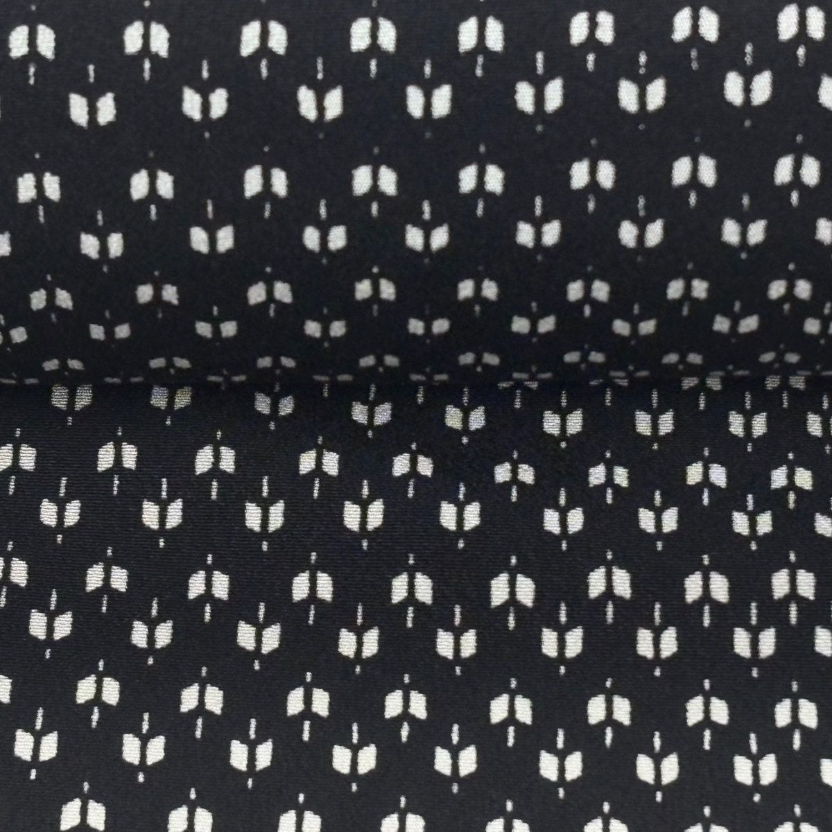 反物 秀品 小紋 幾何学模様 黒 正絹 【中古】 - メルカリ