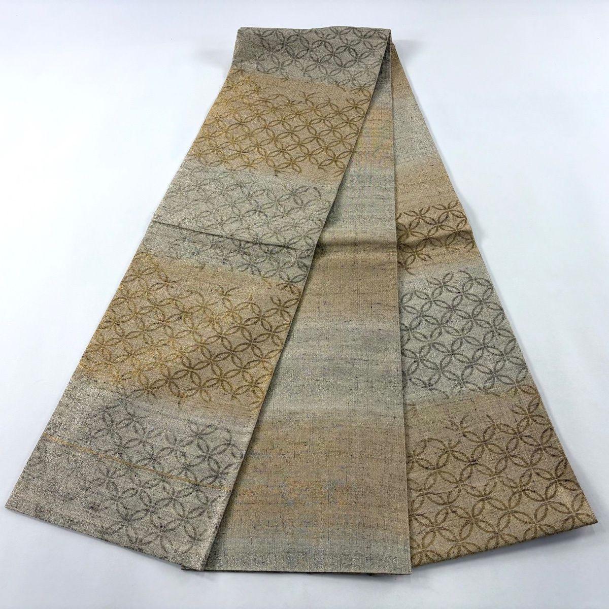 美品】 袋帯 逸品 桝屋高尾 落款 ねん金綴錦 七宝繋ぎ 段縞 箔 金糸