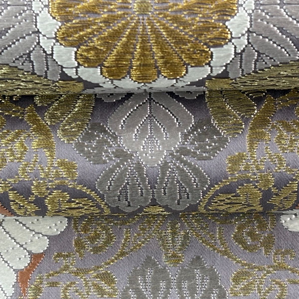 袋帯 逸品 山口美術織物 落款 有職双鳥菊花文 唐織 金糸 灰紫 お太鼓柄