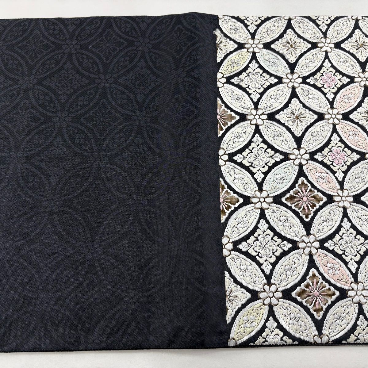 美品】 袋帯 逸品 じゅらく 落款 帝王紫 七宝繋ぎ 刺繍 箔 黒 六通