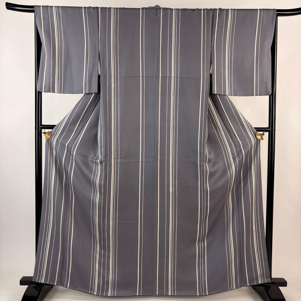 【美品】 小紋 身丈164cm 裄丈67cm M 袷 縞 地紋 灰色 正絹 秀品 【】