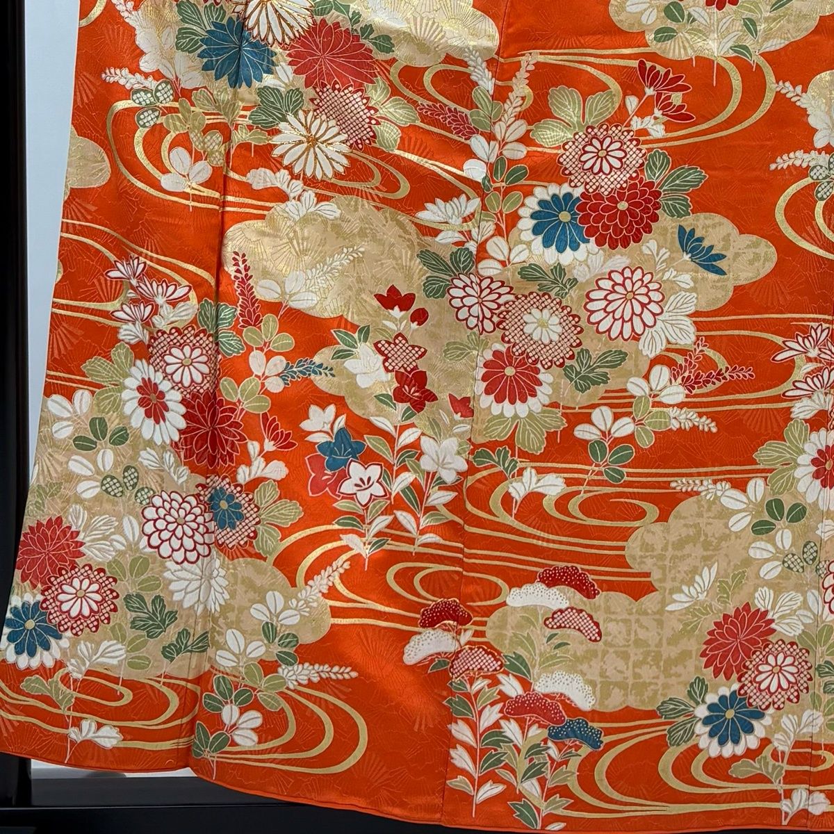 振袖 身丈159.5 cm 裄丈64 M 袷 菊 雲文 金糸 金通し オレンジ 正絹 秀品