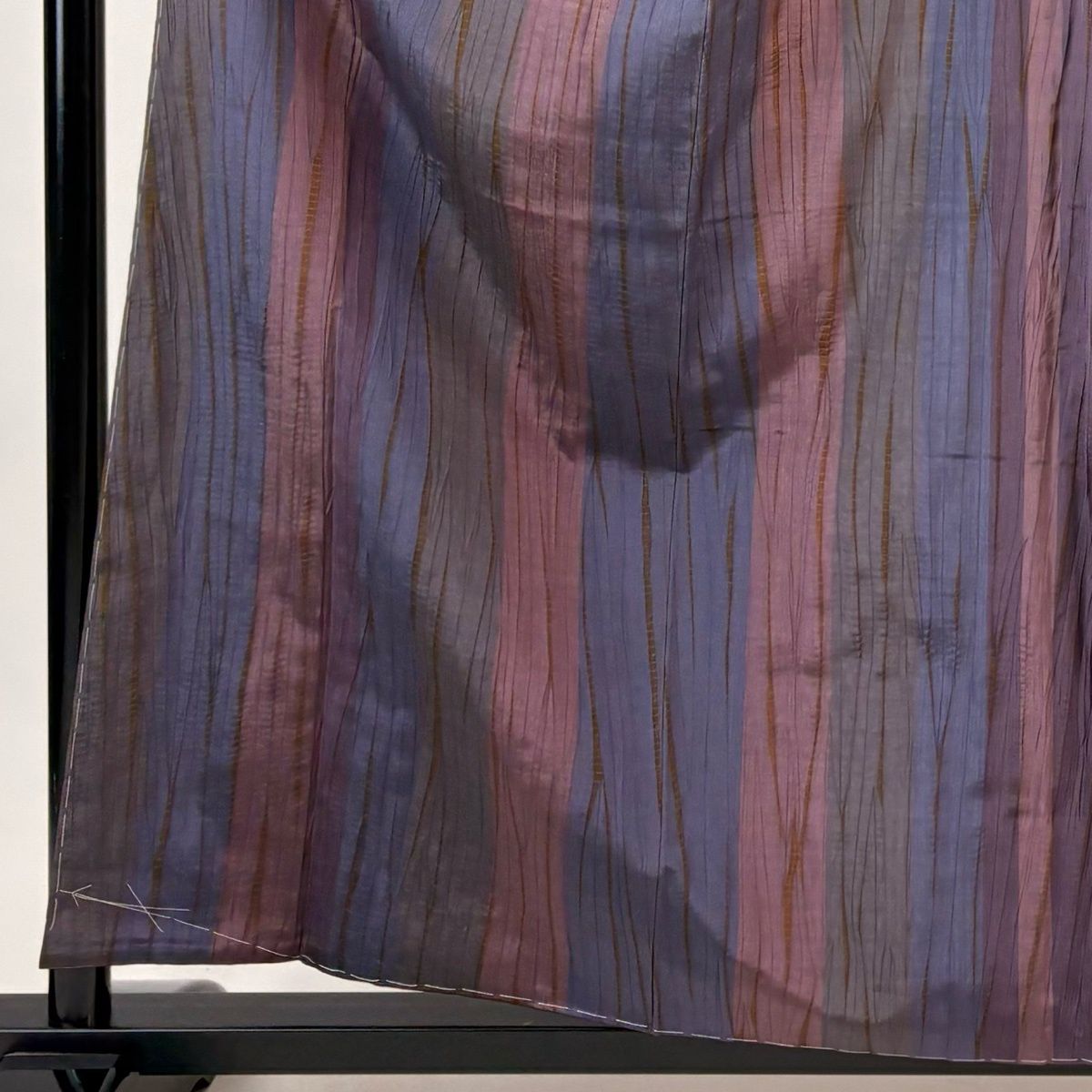 小紋 身丈159 cm 裄丈63 S 袷 紬地 縦縞 絞り 染め分け 青紫 正絹 秀品