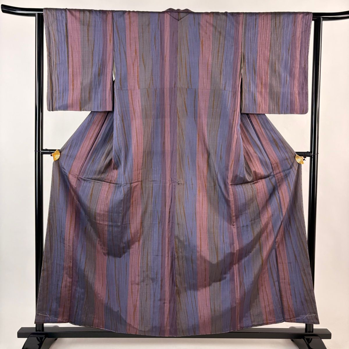 美品】 小紋 身丈159cm 裄丈63cm S 袷 紬地 縦縞 絞り 染め分け 青紫