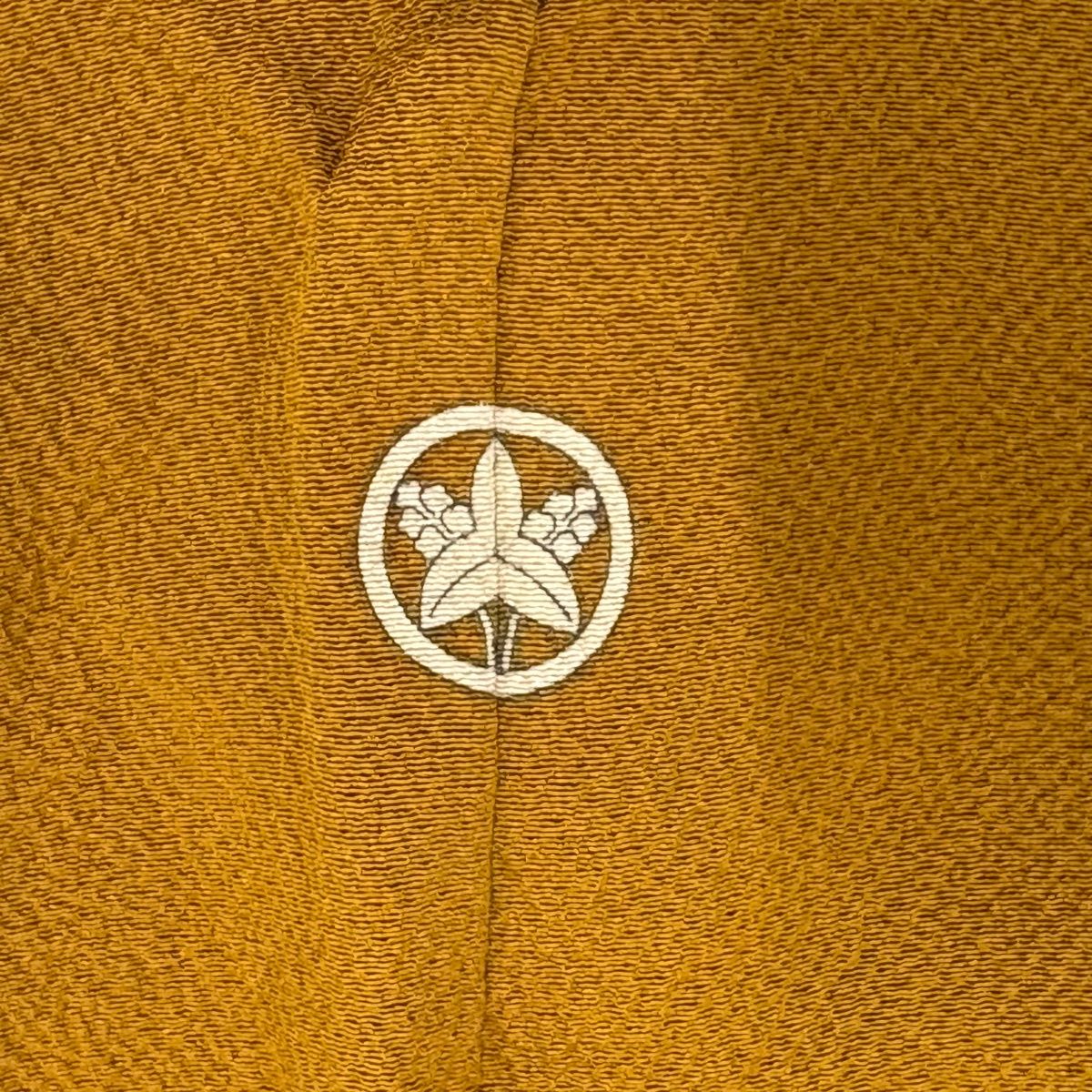 色無地 身丈153cm 裄丈66cm M 袷 花井幸子 やまと 落款 縮緬 山吹茶色