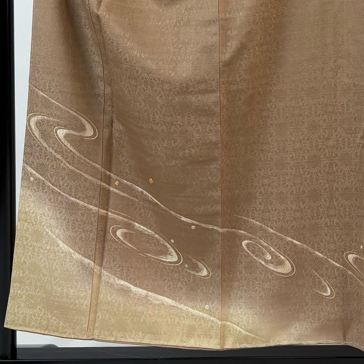 付下げ 身丈156 cm 裄丈65 M 袷 流水 地紋 金糸 金彩 薄茶色 正絹 秀品