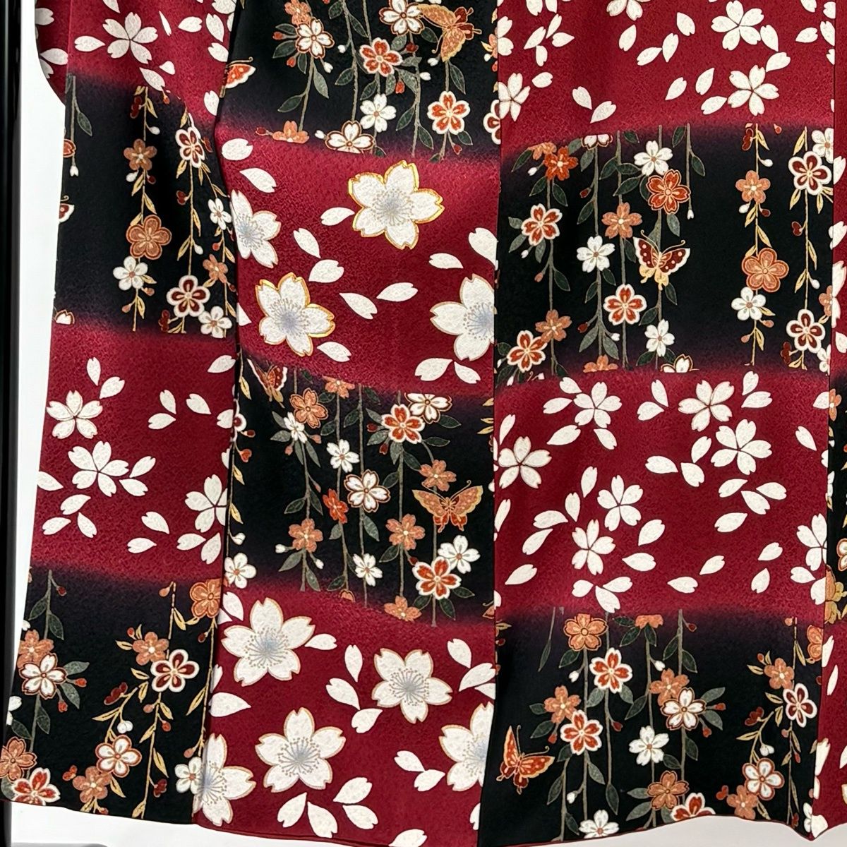 振袖 身丈155 cm 裄丈63 S 袷 桜 花びら 金糸 金彩 えんじ色 正絹 秀品