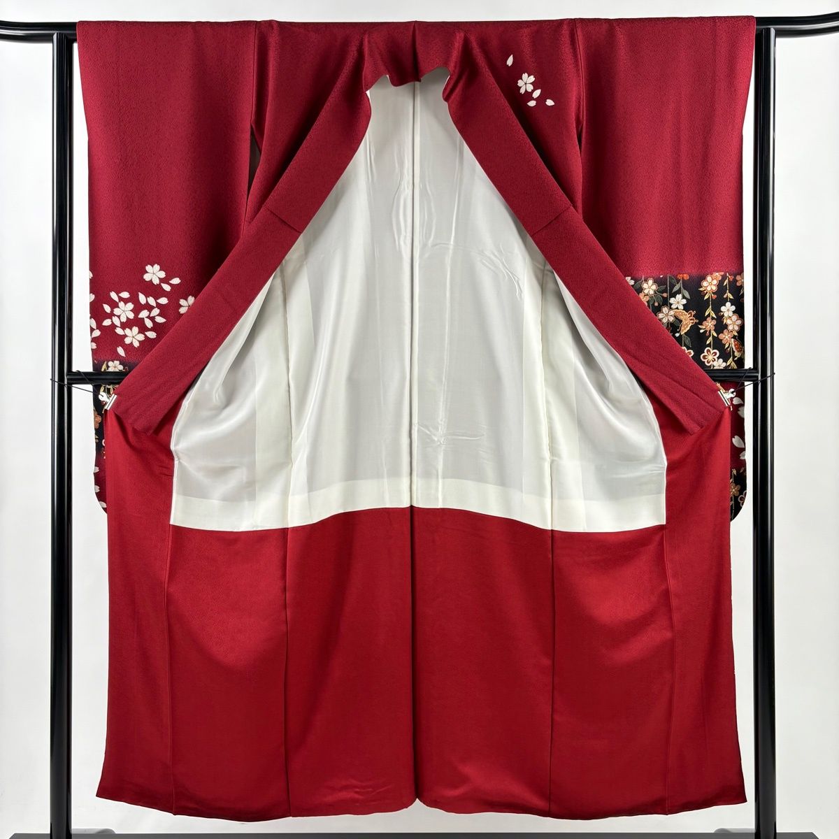 美品】 振袖 身丈155cm 裄丈63cm S 袷 桜 花びら 金糸 金彩 えんじ色