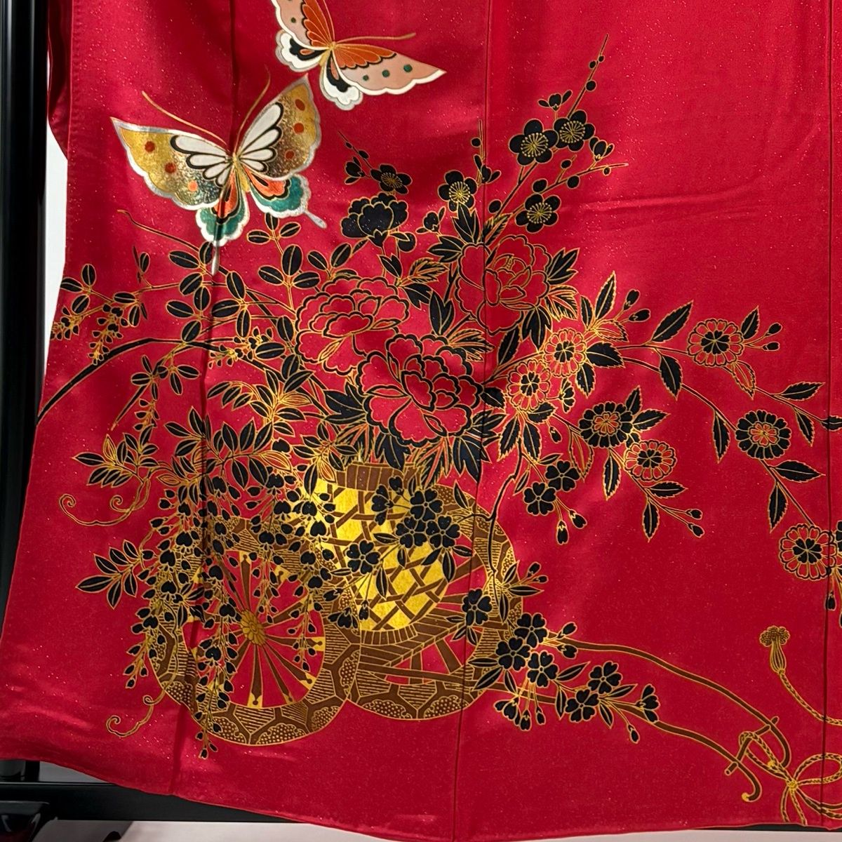 振袖 身丈160.5 cm 裄丈66.5 M 袷 花車 蝶 金通し 金銀彩 赤 正絹 秀品
