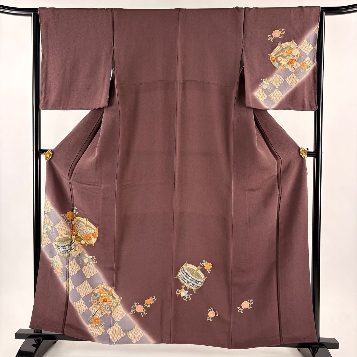 付下げ 身丈160.5cm 裄丈64cm 正絹 逸品 【中古】 付下げ 身丈160.5cm 裄丈64cm M 袷 糸巻き 花唐草 金彩 小豆色 正絹 秀
