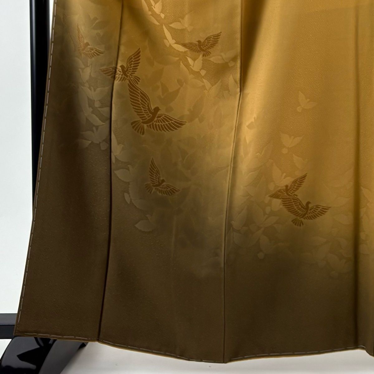 付下げ 身丈163 cm 裄丈68.5 L 袷 斉藤三才 やまと 落款 鳥 地紋 ぼかし 山吹茶色 正絹 秀品
