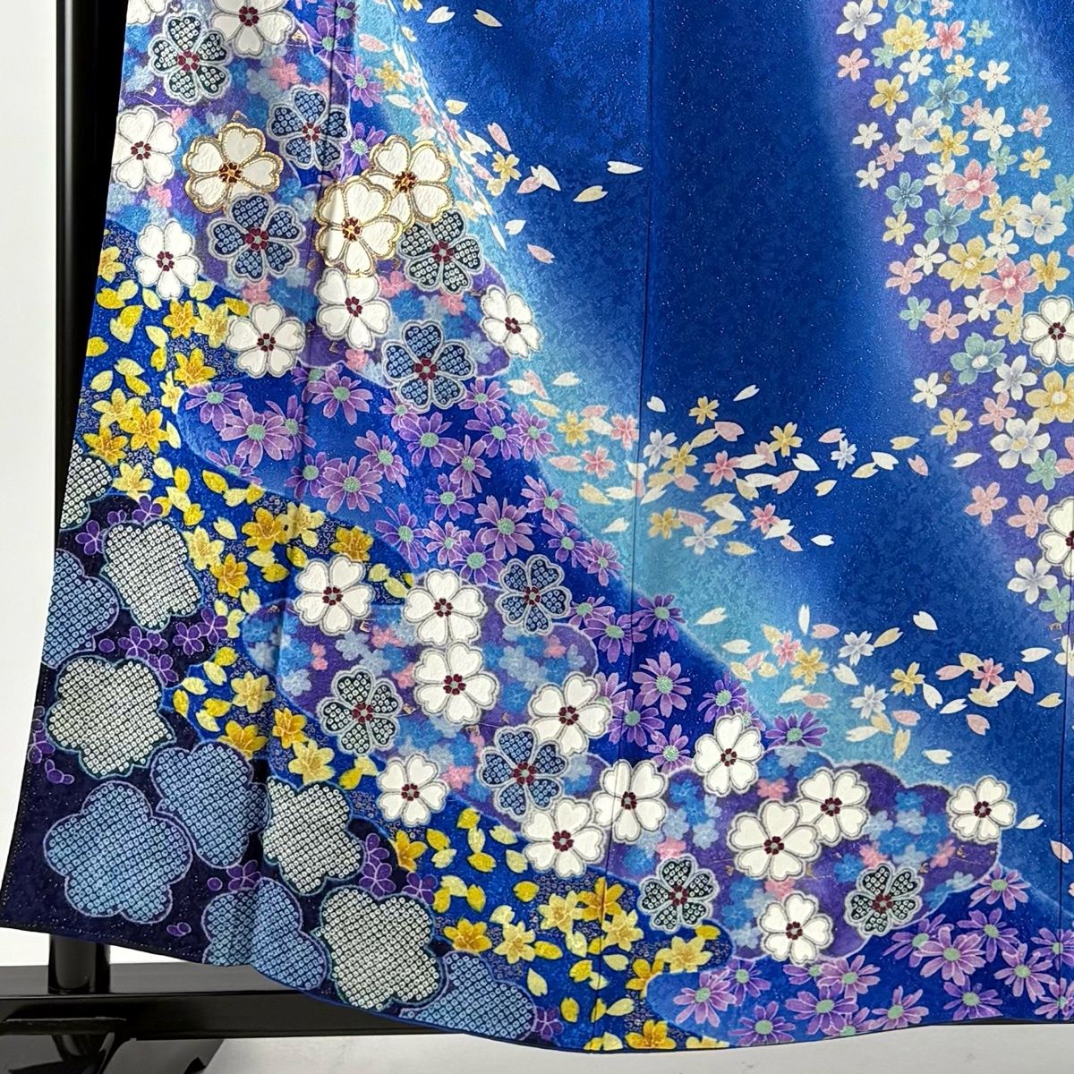 振袖 身丈158 cm 裄丈68.5 L 袷 桜 花びら 金通し 金糸 青 正絹 名品