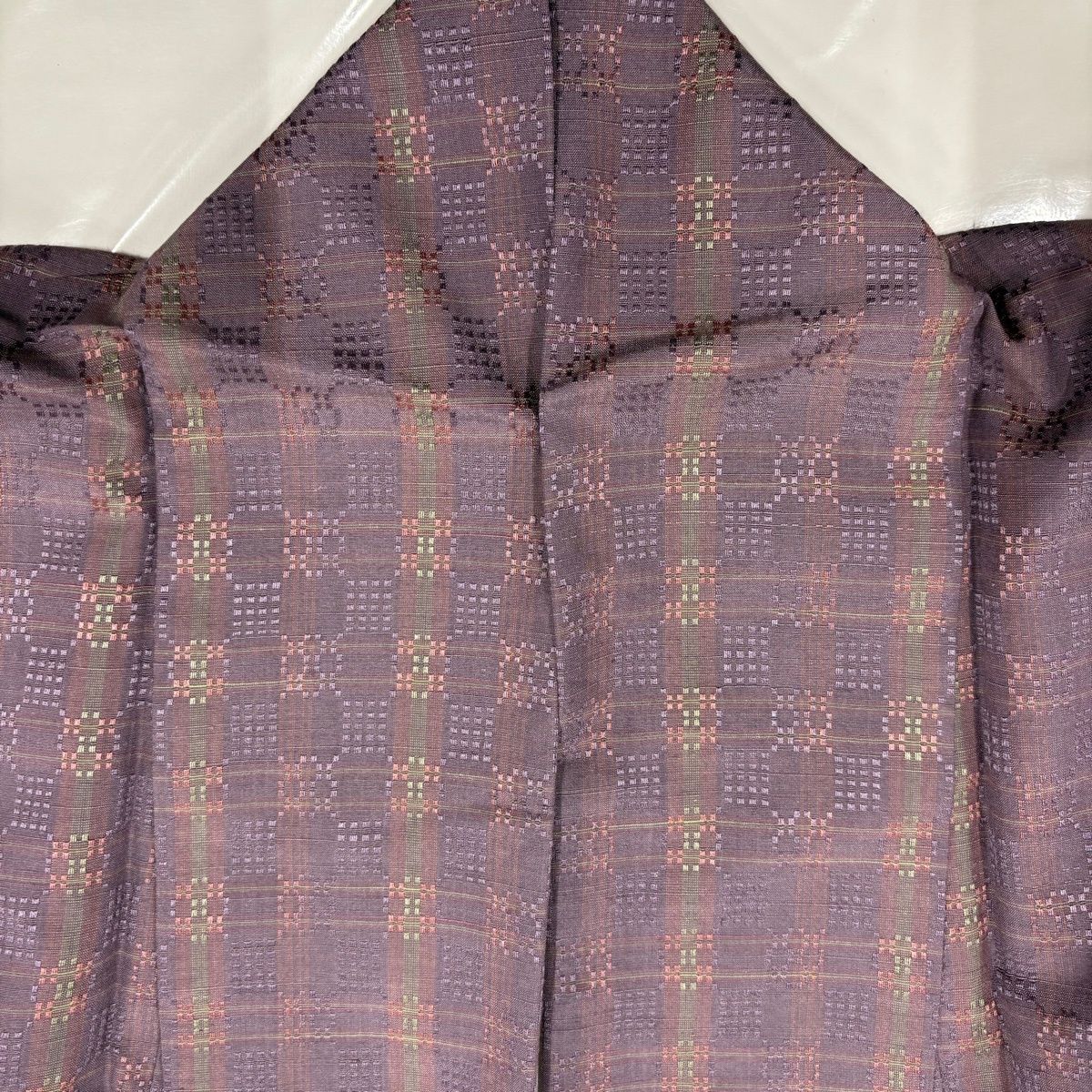 美品】 紬 身丈161cm 裄丈66cm M 袷 縞 幾何学 花織 紫 正絹 名品