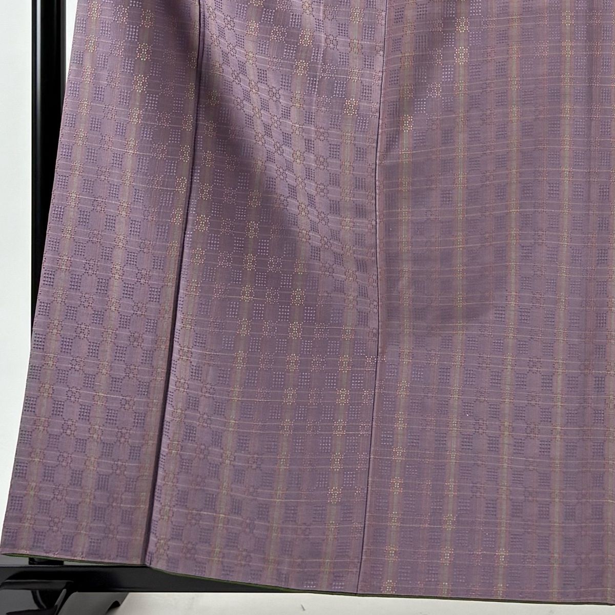 美品】 紬 身丈161cm 裄丈66cm M 袷 縞 幾何学 花織 紫 正絹 名品