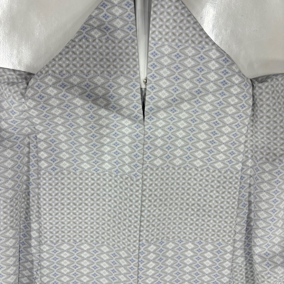  小紋 身丈153 cm 裄丈63 S 単衣 やまと 花菱 段縞 灰色 正絹 名品 小紋 着物