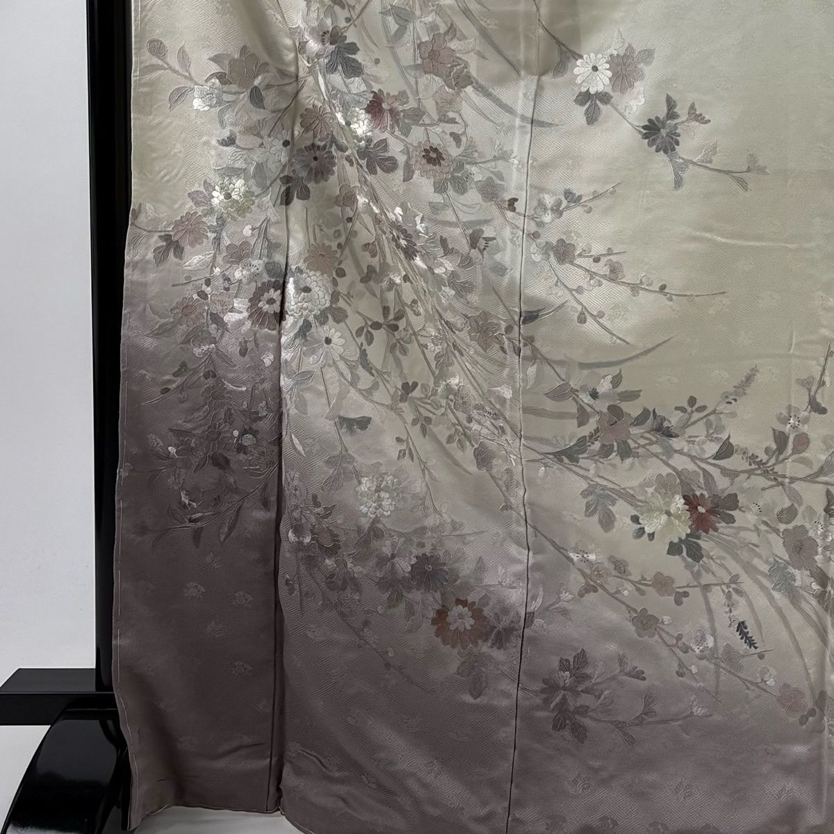 訪問着 身丈172.5 cm 裄丈65 M 袷 翠山刺繍 草花 刺繍 裾ぼかし 灰白 正絹 名品