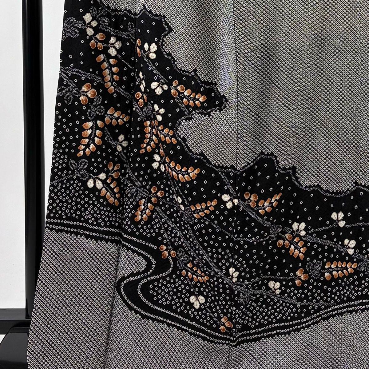 訪問着 身丈166.5 cm 裄丈68 L 袷 鈴乃屋 逆さ雲取り 萩 絞り 金彩 黒 正絹 名品