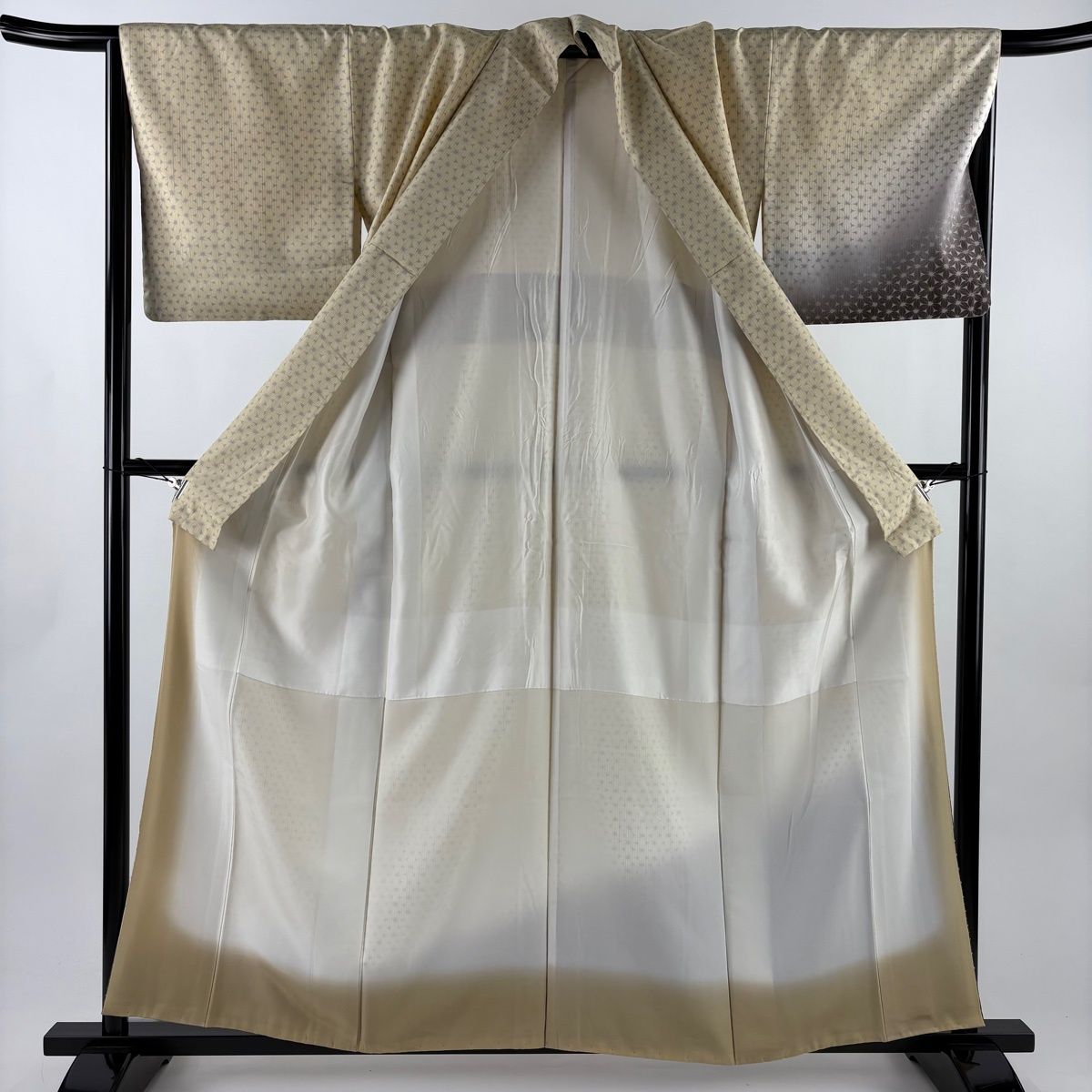  付下げ 身丈160 cm 裄丈67.5 L 袷 大島紬地 証紙 桜 縞 ベージュ 正絹 訪問着 付け下げ 着物