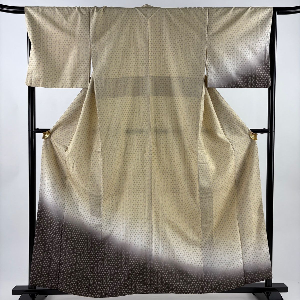 付下げ 身丈160 cm 裄丈67.5 L 袷 大島紬地 証紙 桜 縞 ベージュ 正絹 名品