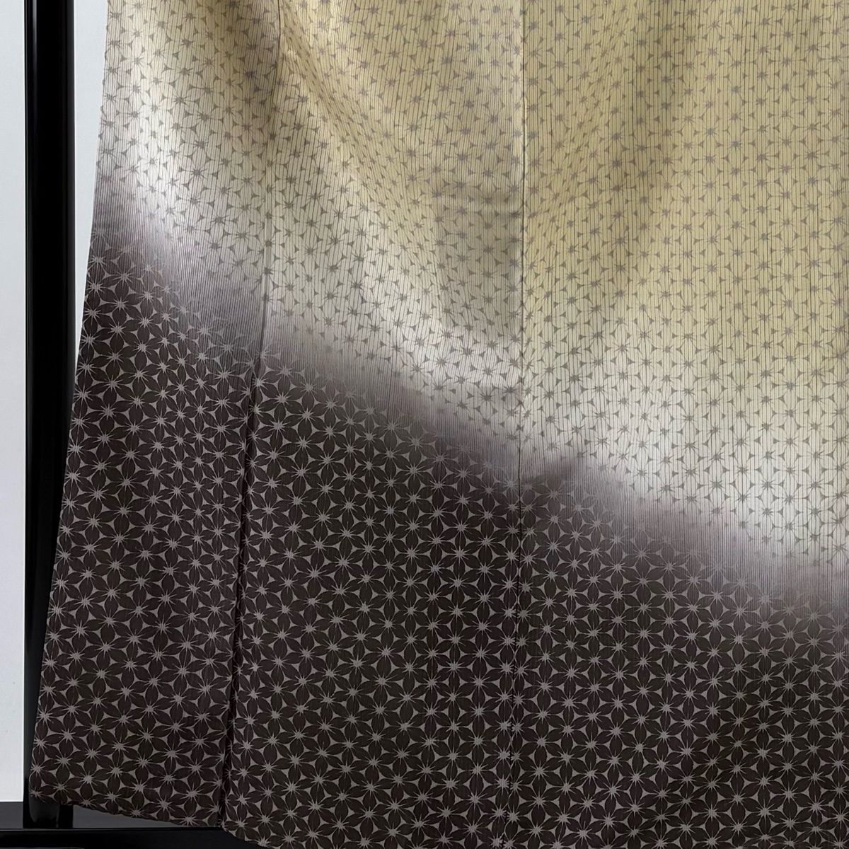 付下げ 身丈160 cm 裄丈67.5 L 袷 大島紬地 証紙 桜 縞 ベージュ 正絹