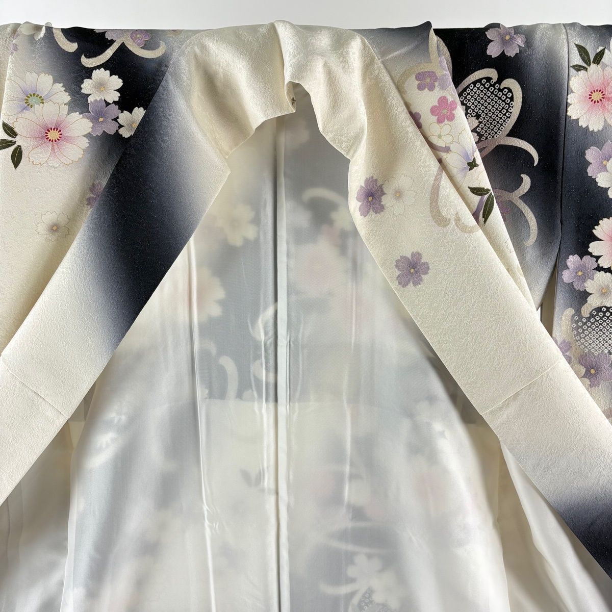  振袖 身丈169 cm 裄丈67 M 袷 草花 疋田柄 箔 銀通し クリーム 正絹 振袖 着物