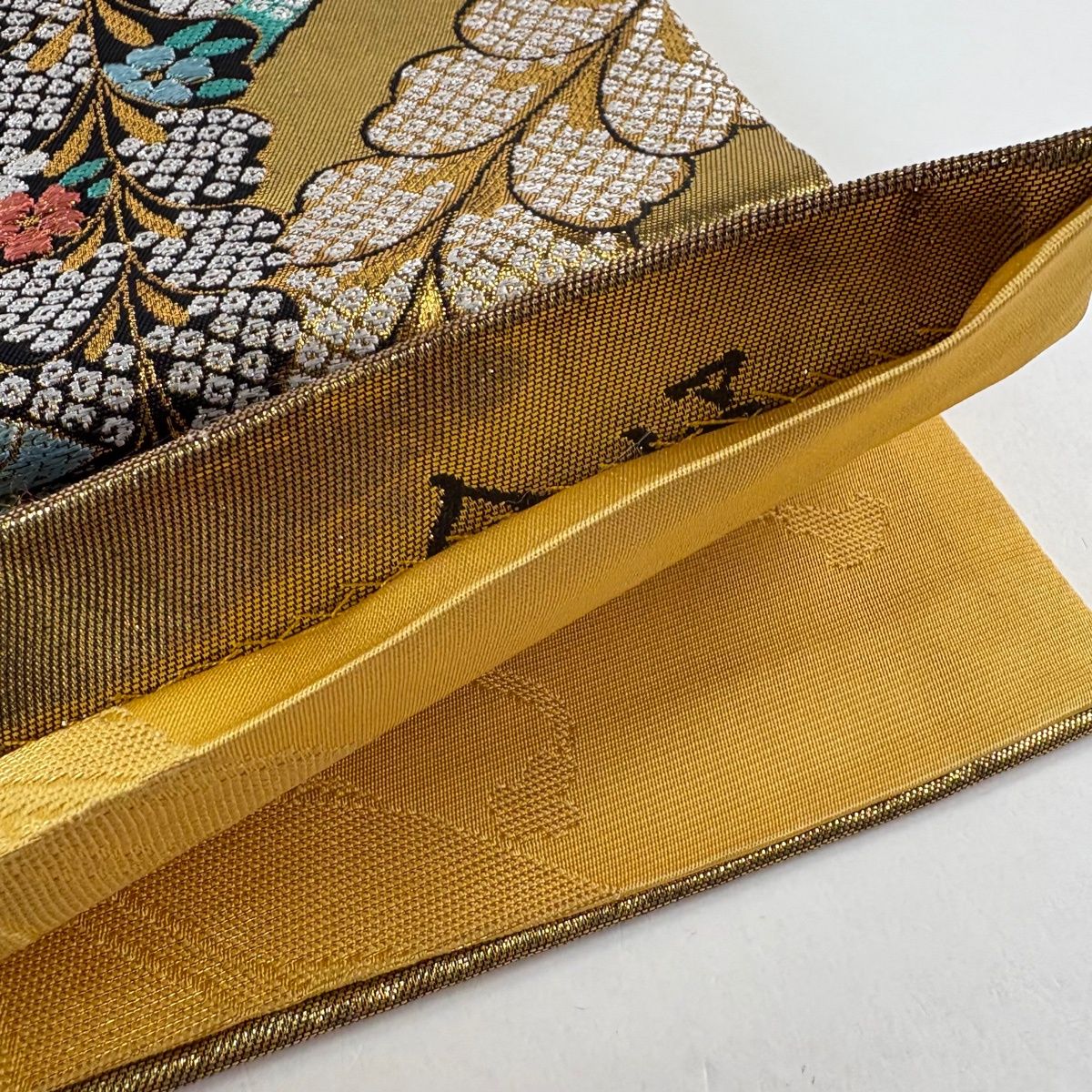 袋帯 秀品 草花 藤 刺繍 金糸 金色 六通 正絹 【中古】 - メルカリ