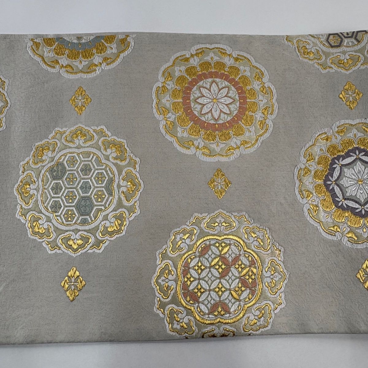 袋帯 秀品 華文 草花 刺繍 金糸 薄茶色 六通 正絹 【中古】 - メルカリ