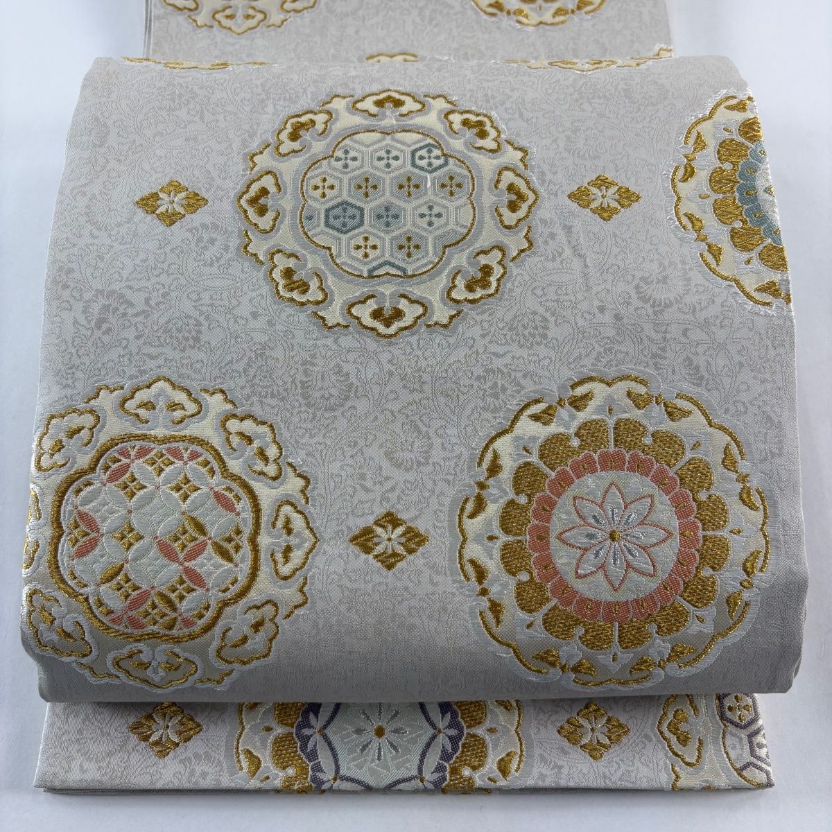 袋帯 秀品 華文 草花 刺繍 金糸 薄茶色 六通 正絹 【中古】 - メルカリ