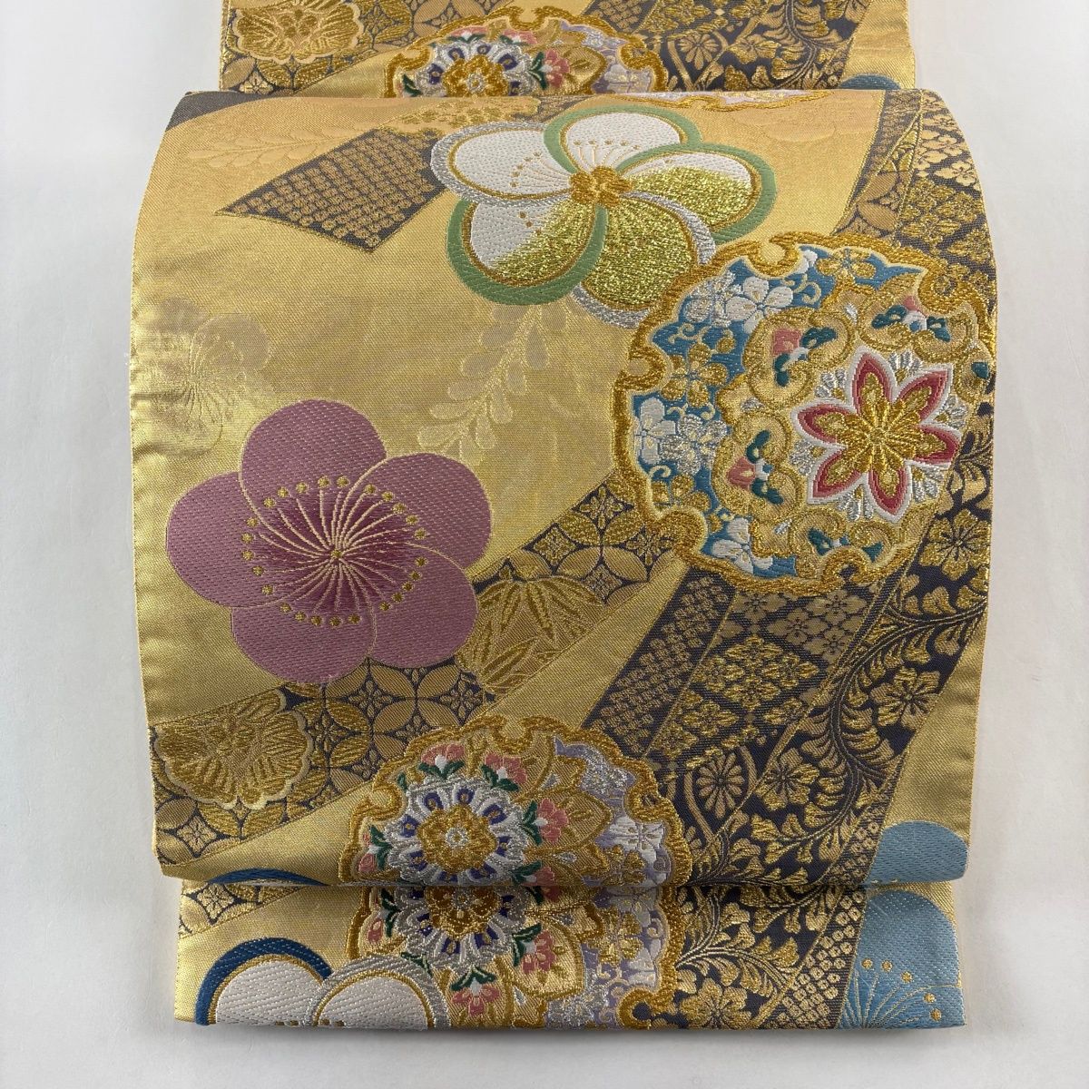 美品】 袋帯 秀品 振袖向き 雪輪 ねじ梅 箔 金銀糸 金色 六通