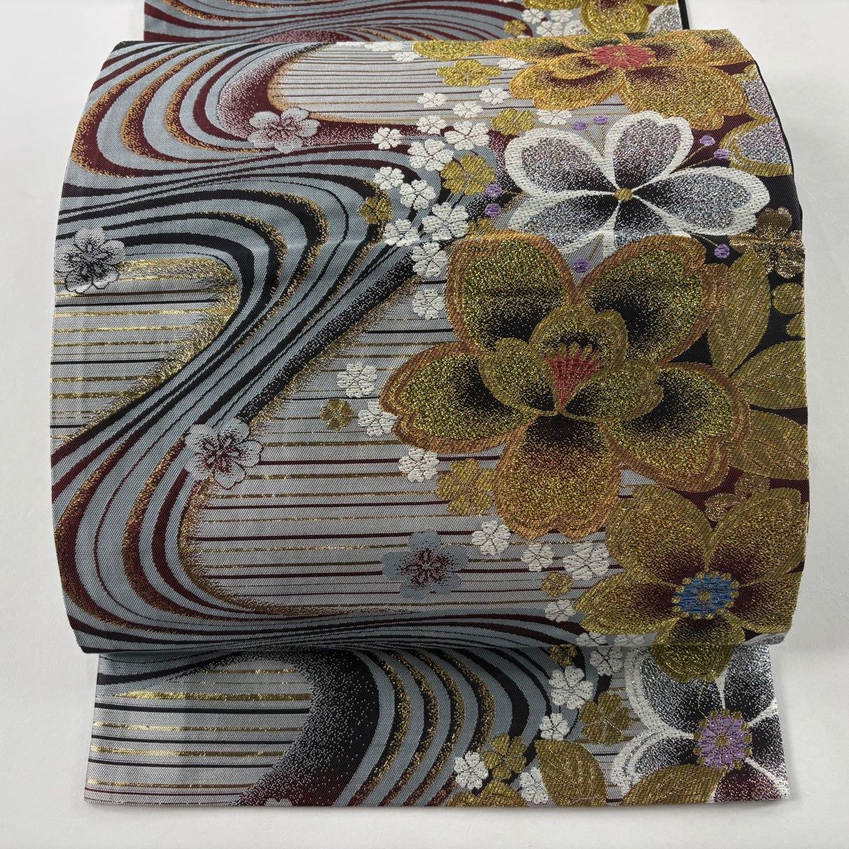 袋帯 秀品 鈴乃屋 桜 流水 刺繍 箔 ベージュ 六通 正絹 【中古】