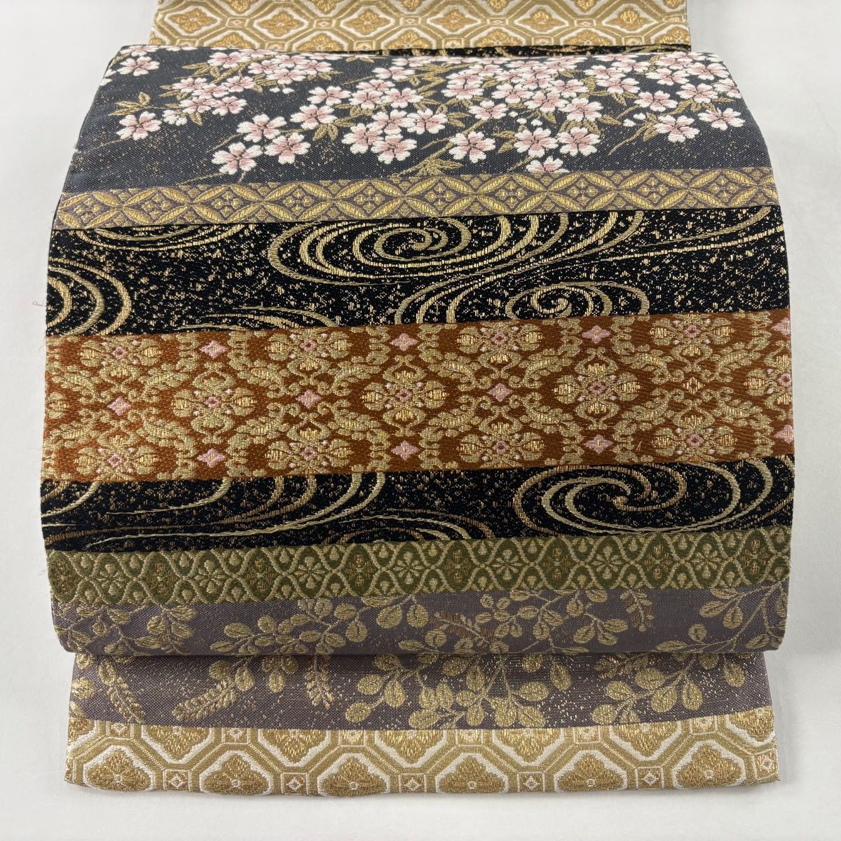 袋帯 秀品 西陣織元謹製 古代間道 桜 流水 金糸 黒 六通 正絹 【中古
