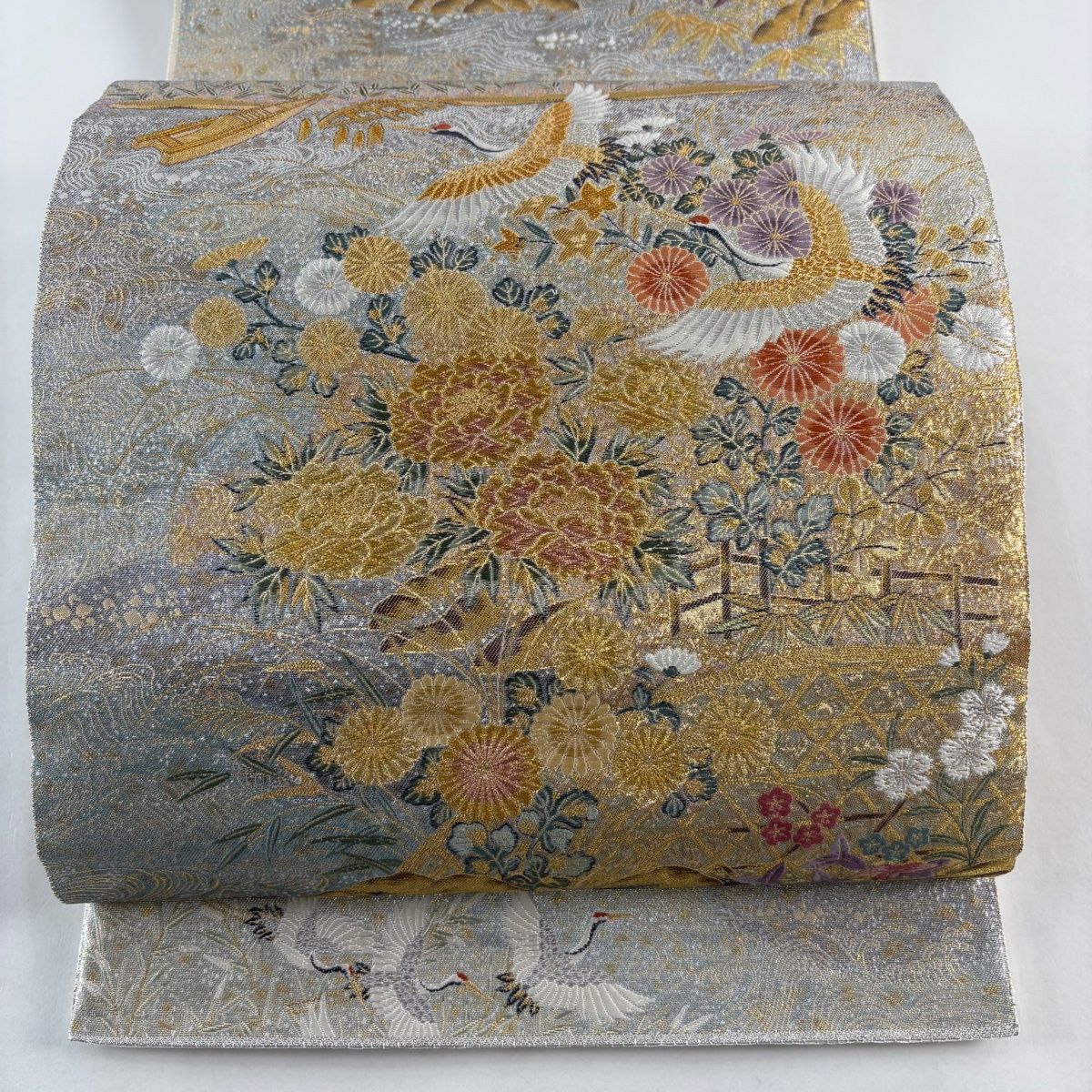 美品】 袋帯 秀品 関西仕立て 鶴 草花 金銀糸 刺繍 銀色 六通 正絹 