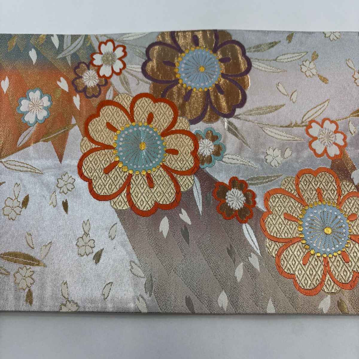 美品】 袋帯 秀品 関西仕立て 桜 花びら 金銀糸 箔 薄ピンク 六通 正絹