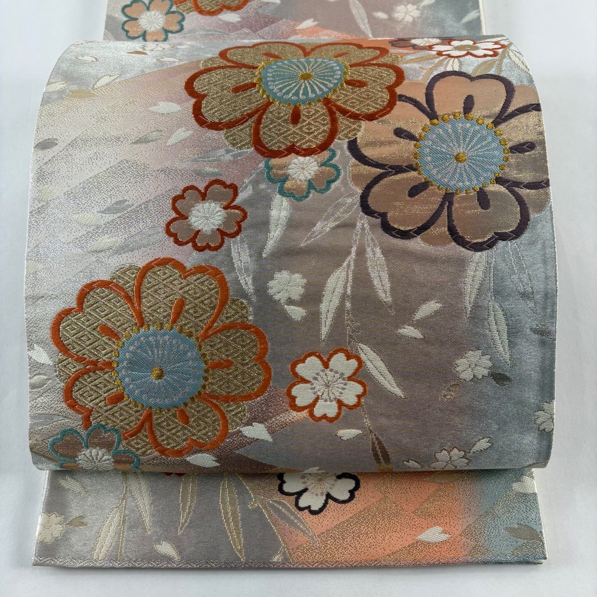 美品】 袋帯 秀品 関西仕立て 桜 花びら 金銀糸 箔 薄ピンク 六通 正絹