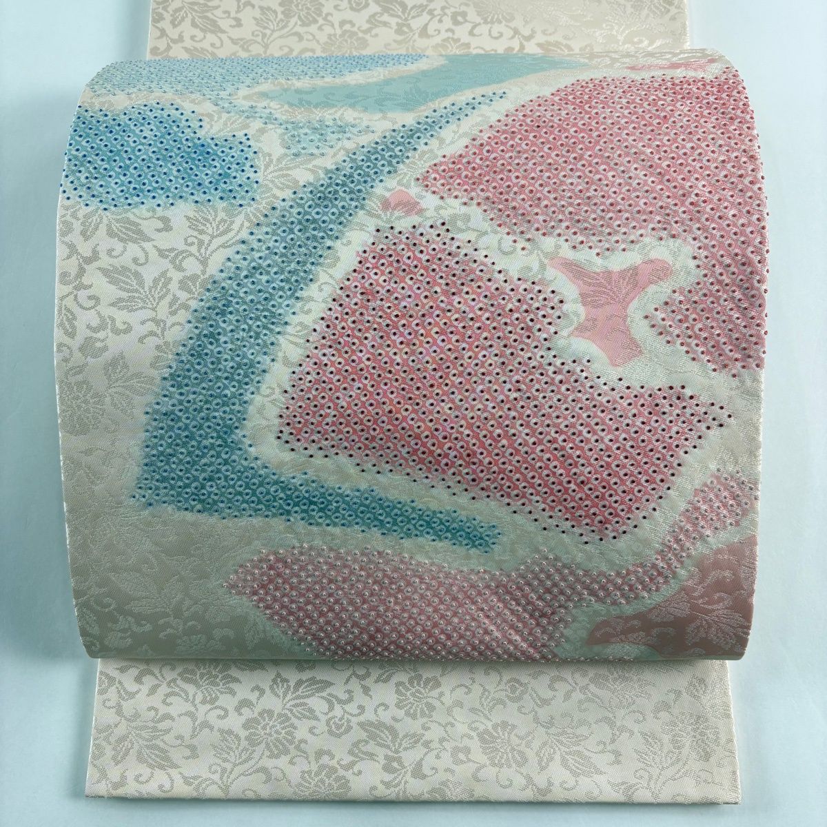 袋帯 秀品 疋田 幾何学 相良刺繍 薄ピンク お太鼓柄 正絹