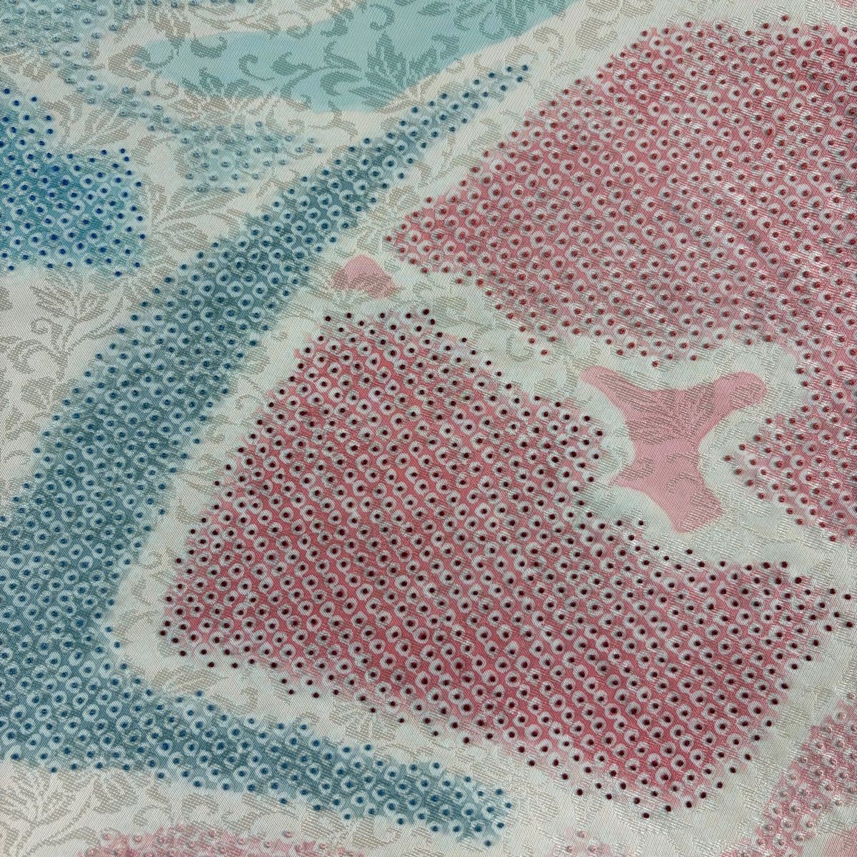 袋帯 秀品 疋田 幾何学 相良刺繍 薄ピンク お太鼓柄 正絹