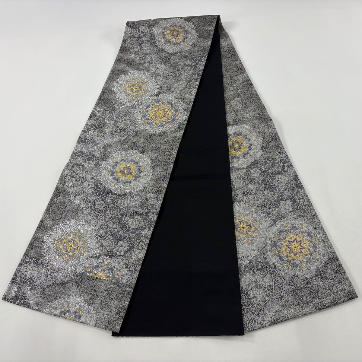 美品】 袋帯 秀品 華文 花唐草 箔 金銀糸 黒灰 六通 正絹 【中古
