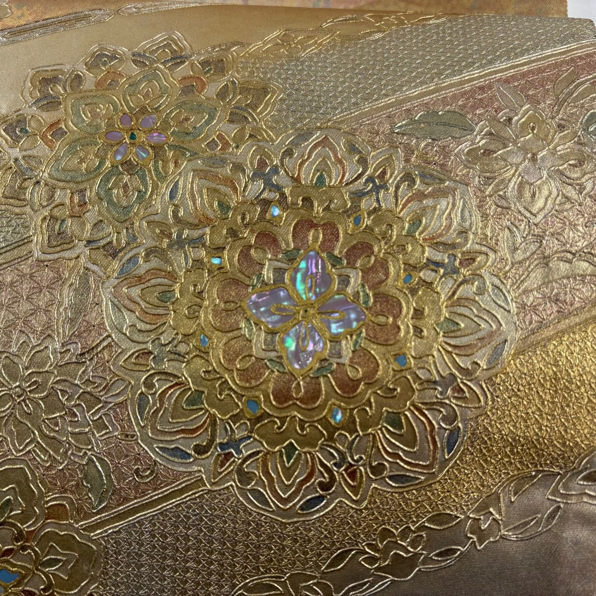 袋帯 秀品 華文 幾何学模様 螺鈿 刺繍 薄オレンジ お太鼓柄 正絹