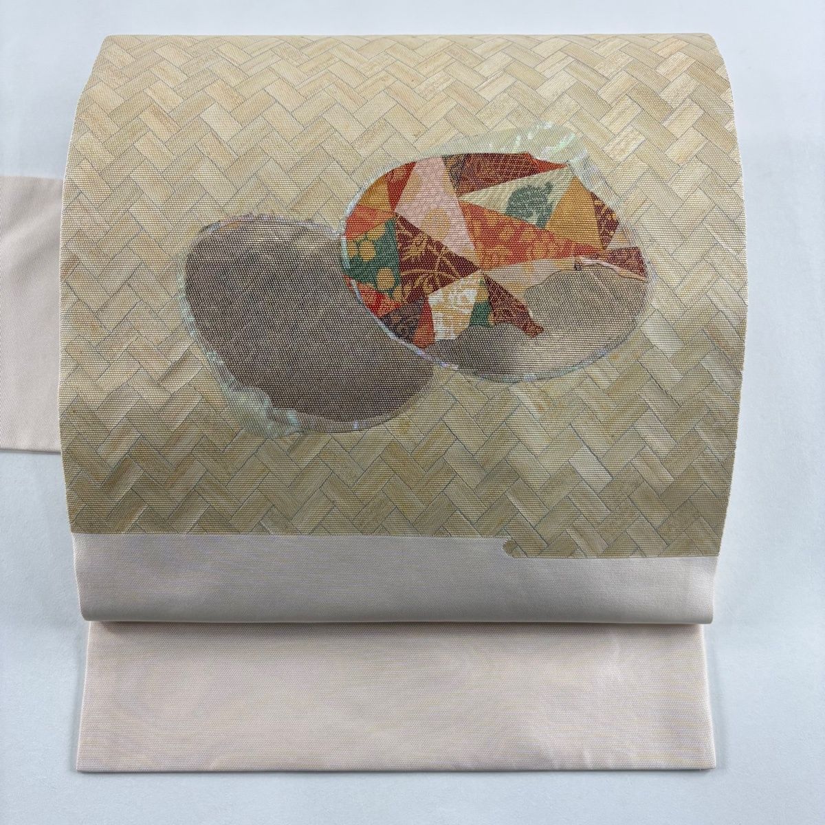 名古屋帯 名品 誉田屋源兵衛 落款 貝合わせ 桧垣文 螺鈿箔 箔 薄茶色 正絹