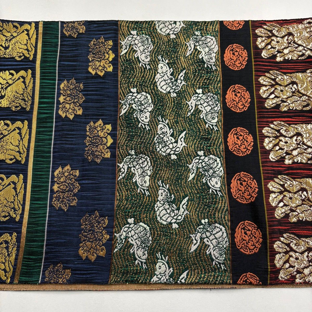 美品】 袋帯 名品 渡文 落款 名物裂文様 花兎 箔 黒 お太鼓柄 正絹