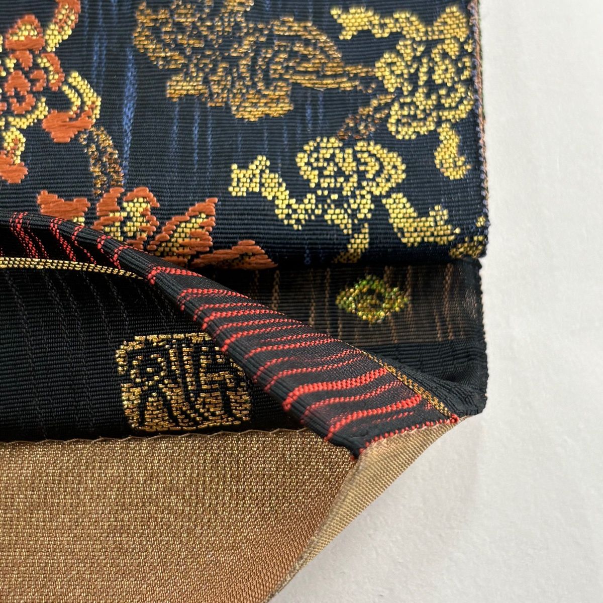 美品】 袋帯 名品 渡文 落款 名物裂文様 花兎 箔 黒 お太鼓柄 正絹