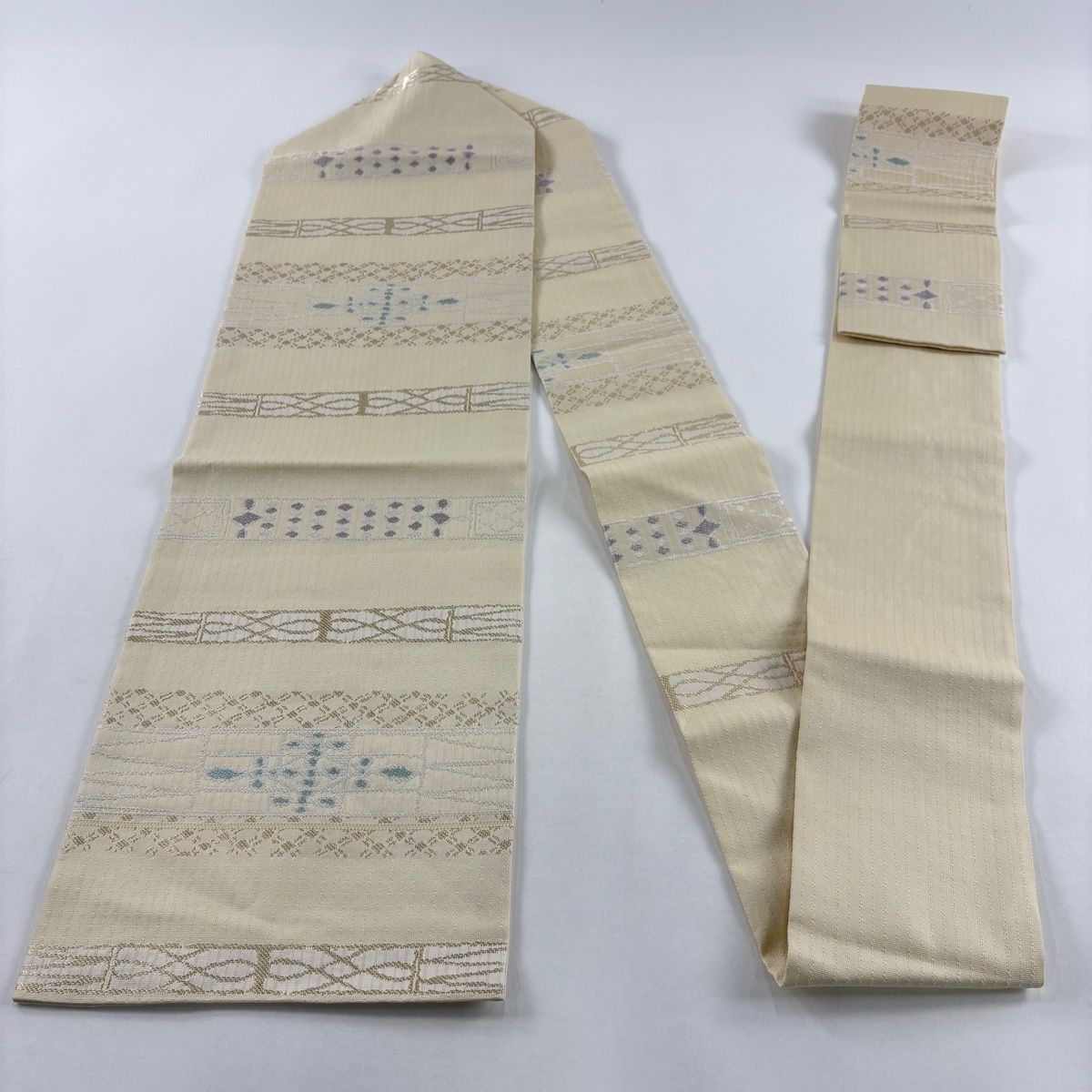 美品】 名古屋帯 名品 幾何学模様 段縞模様 金糸 箔 クリーム 正絹