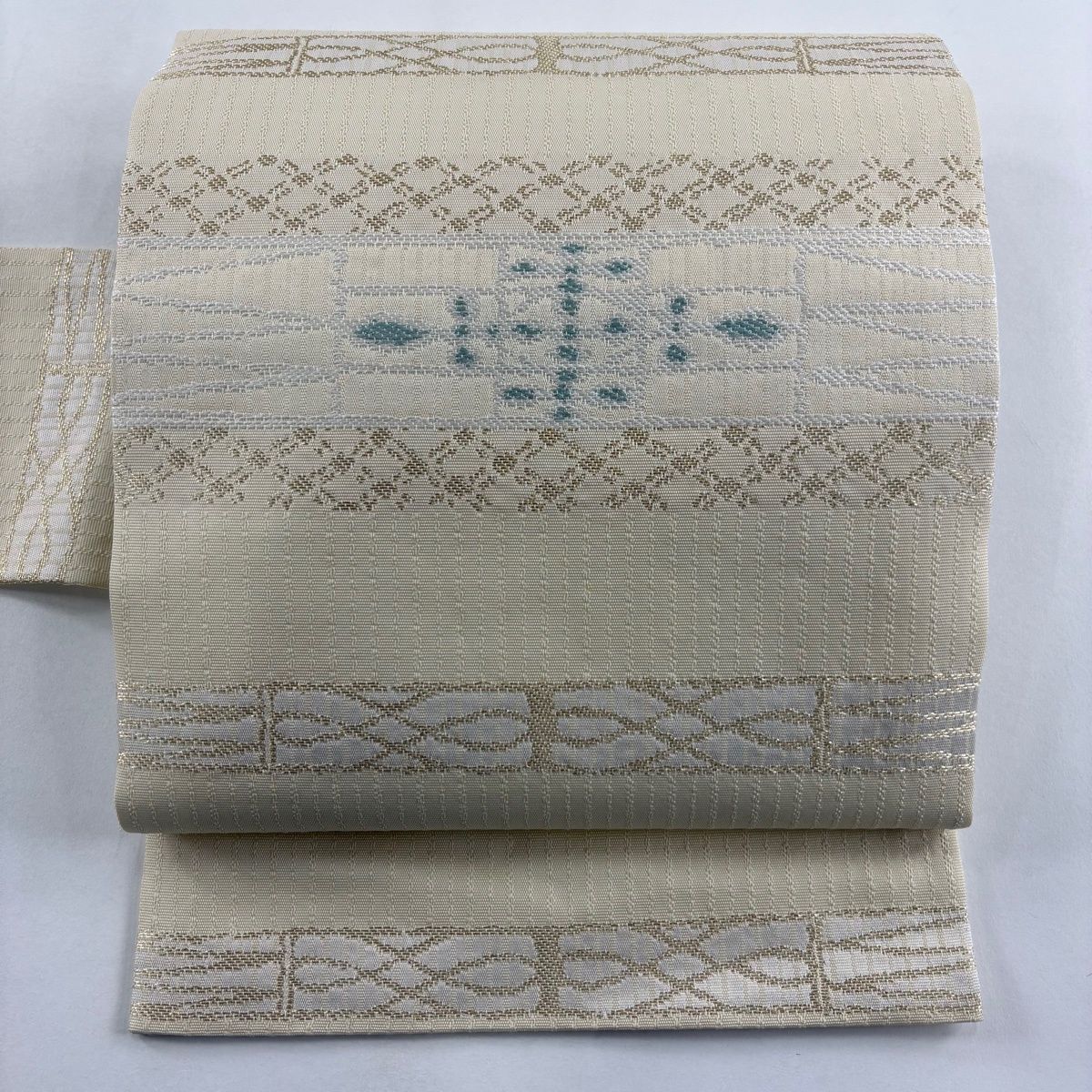 美品】 名古屋帯 名品 幾何学模様 段縞模様 金糸 箔 クリーム 正絹