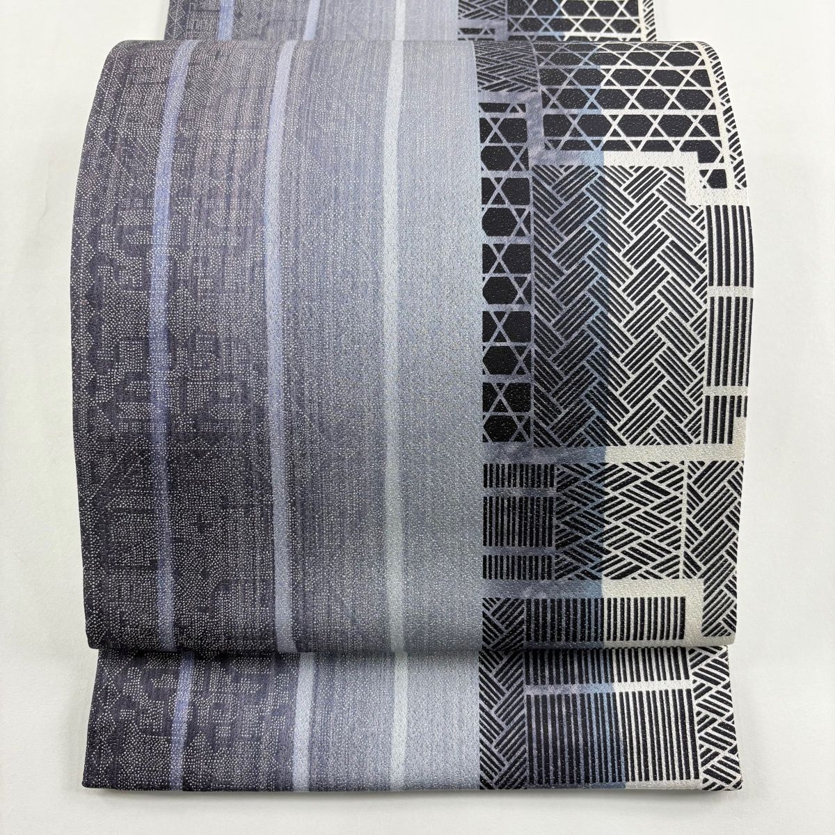 美品　袋帯　 網目模様　正絹　シルバー 美品】 袋帯 名品 証紙 縞模様 籠目 銀通し 銀彩 灰紫 全通 正絹