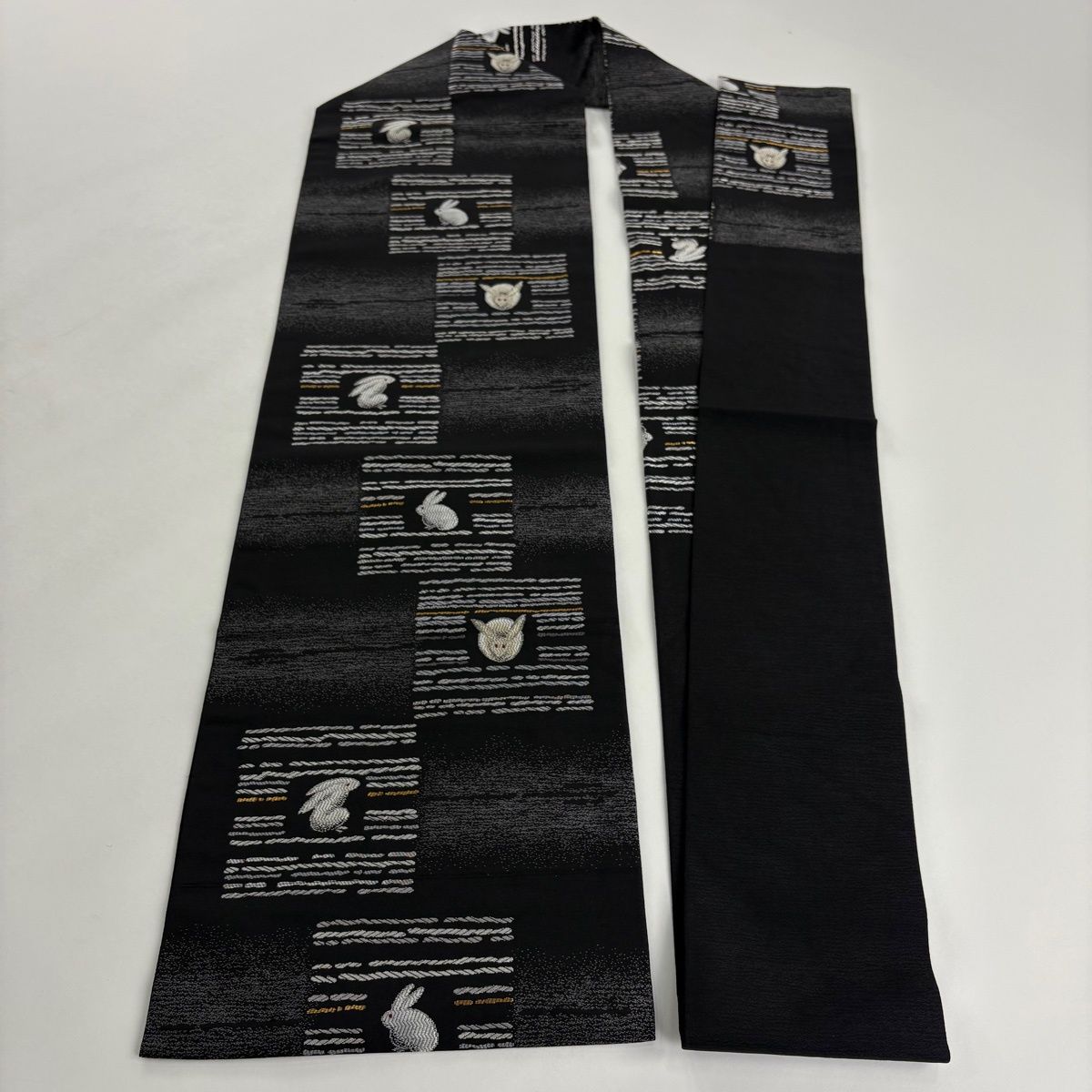 名古屋帯 名品 うさぎ 縞 金銀糸 黒 正絹 【中古】 - メルカリ